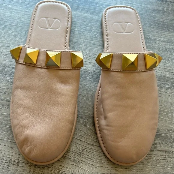 💛SOLD 💛VALENTINO GARAVANI Calfskin Roman Stud Flat Slippers - Picture 3 of 13